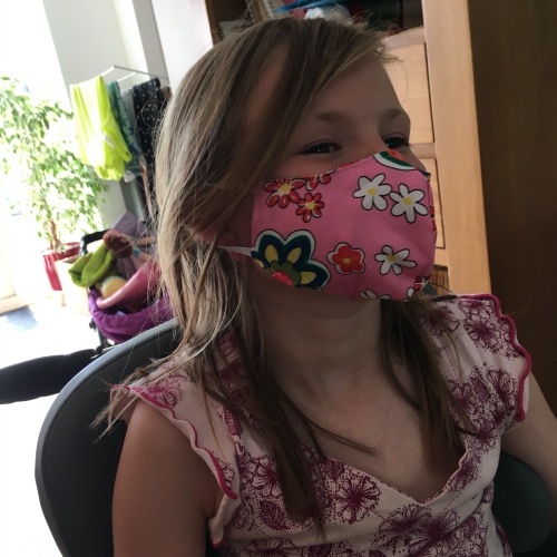 Mondkapje mondmasker maat xs bij meisje van acht